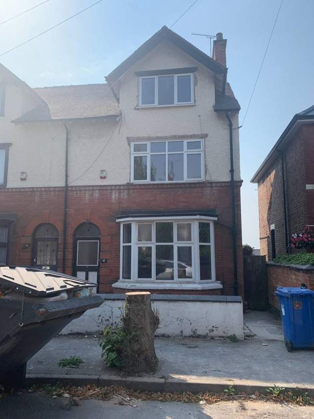 52 Vicarage Avenue Before